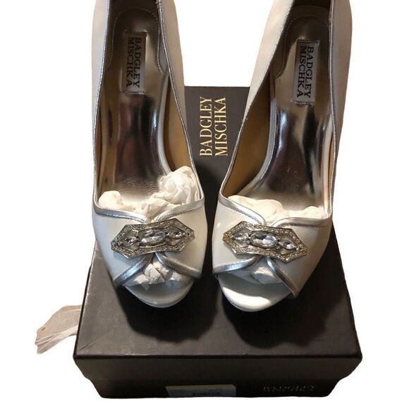 Badgley Mischka Formslag Ivory Satin Pumps - Picture 1 of 5